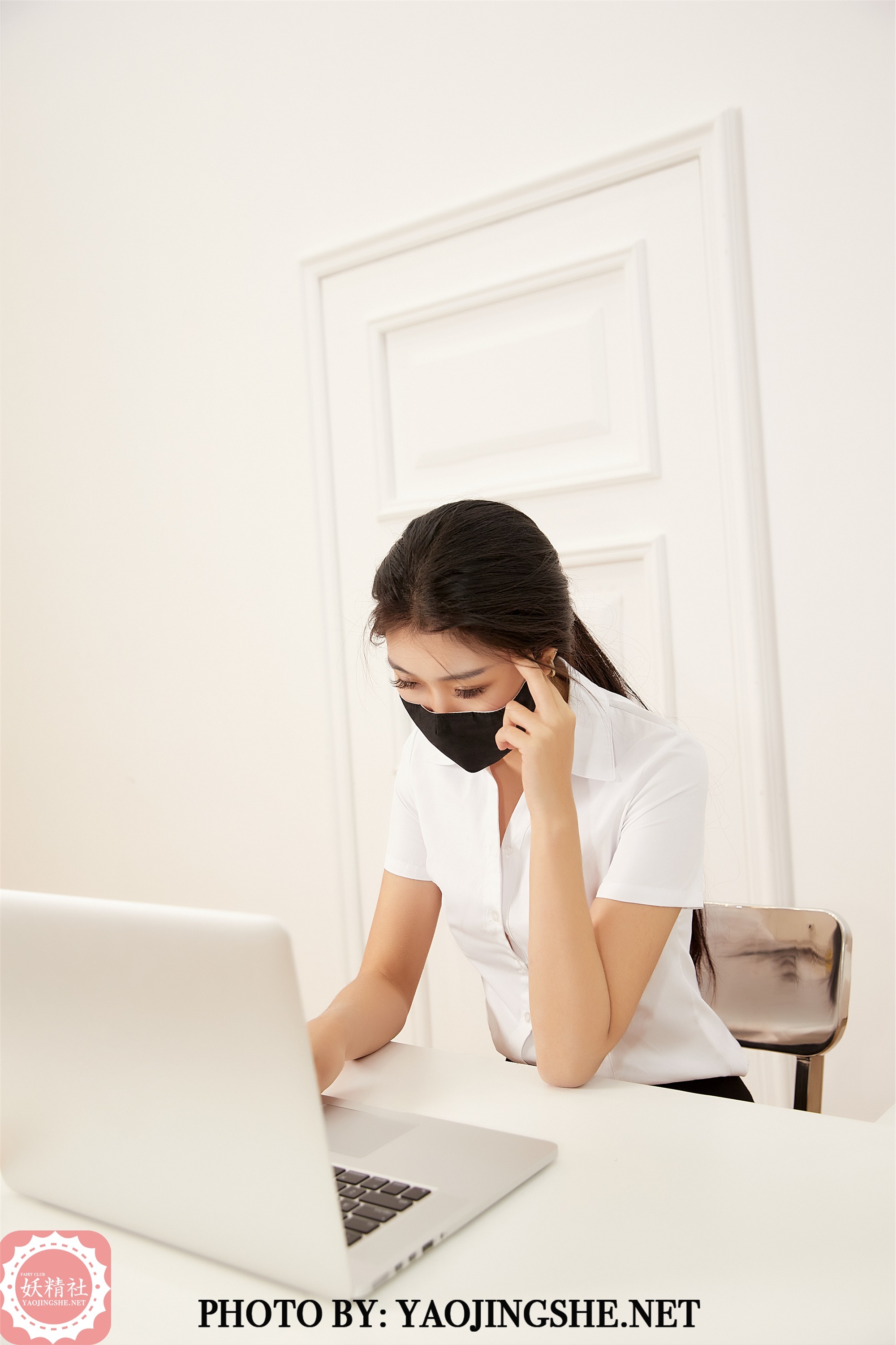 YAOJINGSHE 妖精社 T2114《苏伟-办公桌下》